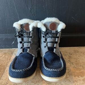 Lamo Gray and Navy Suede Lace Up Boot Size 8